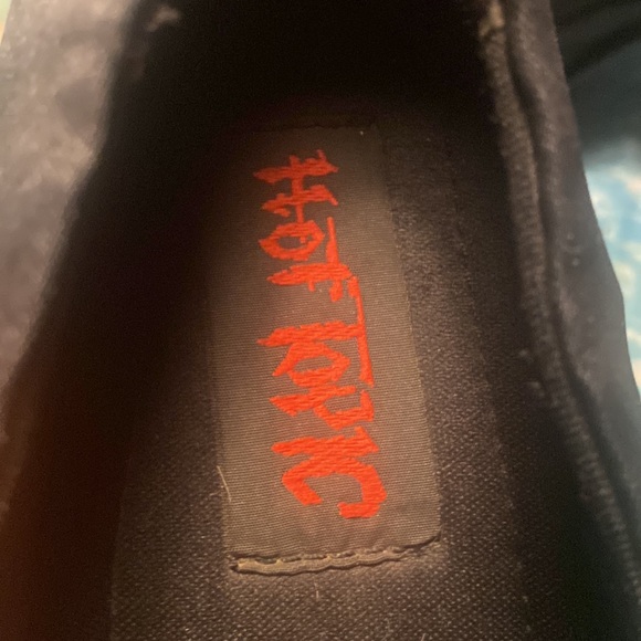 Hot topic brand, black, platinum heels, peep toe with bow on top - Picture 5 of 5